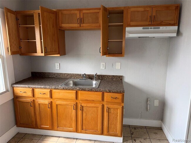 Building Photo - 2174 Springle St