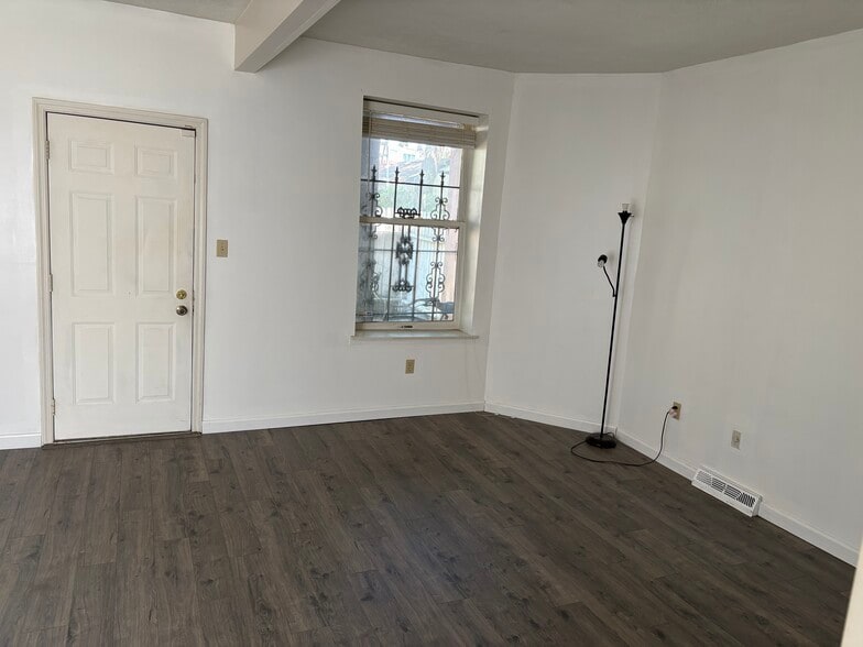 Building Photo - 306 Jacksonia St