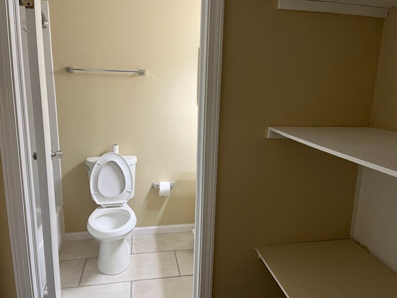 Building Photo - 1440 Slade Ave