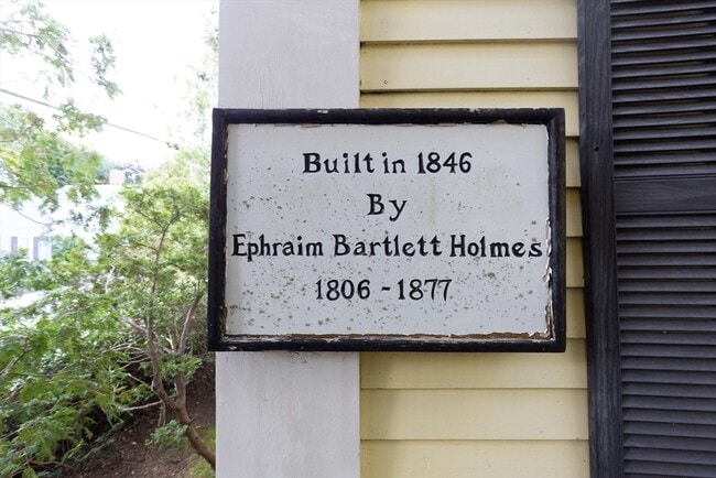 Building Photo - 44 Russell St