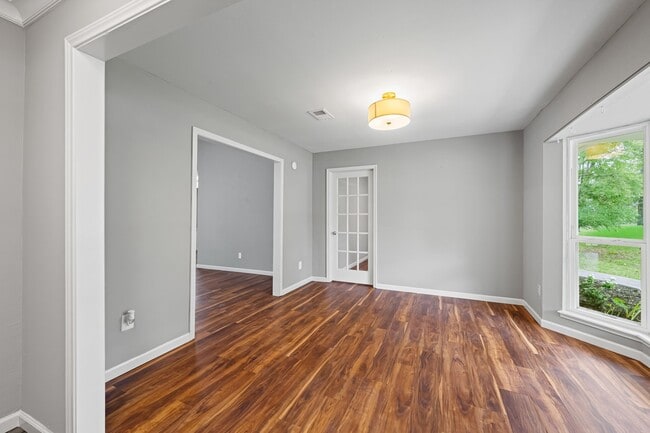 Building Photo - 25802 Maplewood Dr