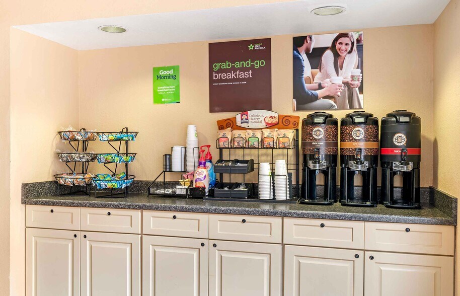 Building Photo - Furnished Studio-Cincinnati - Blue Ash -Reed Hartman