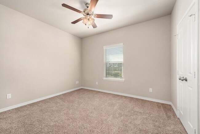 Building Photo - AUGUST PRE-LEASE!! 4/4.5 in Pershing Pointe!