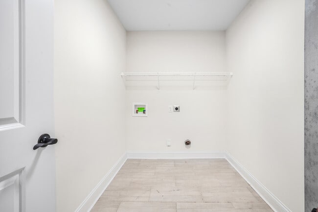 Building Photo - 5013 Bentwood Ct