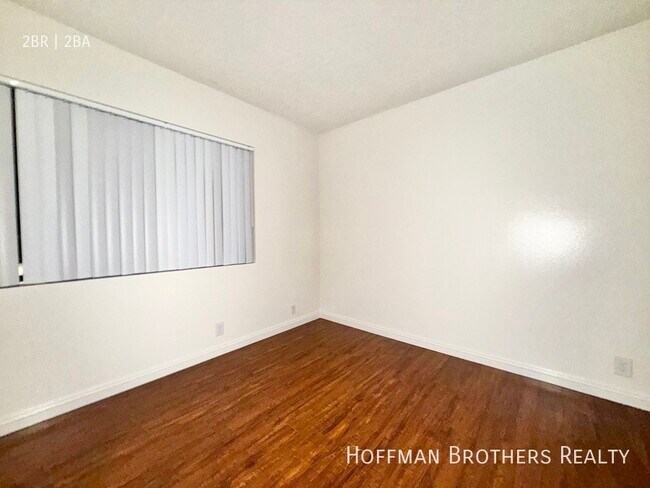 Building Photo - 15040 Vanowen St