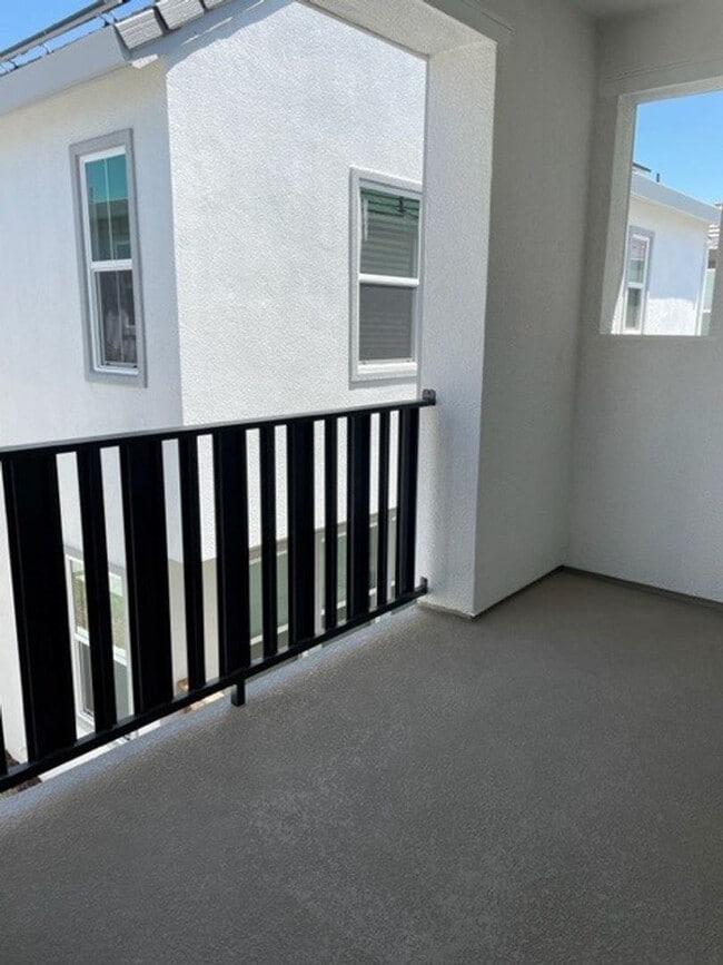 Building Photo - Beautiful 3 Bedroom, 2 Bath, in River Island Community