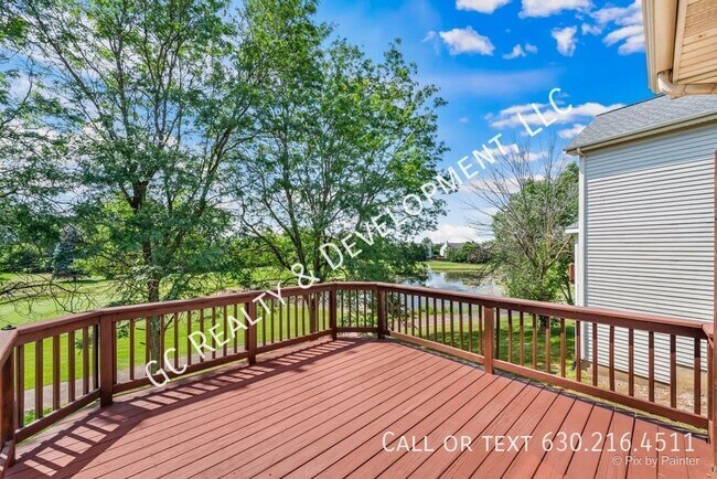Building Photo - 590 Golfers Ln