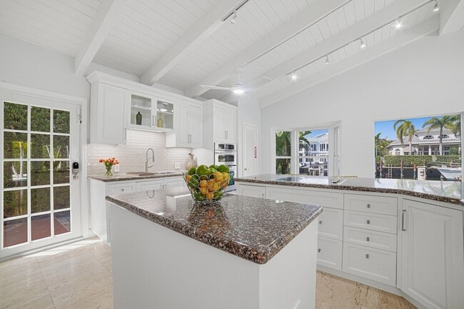 Building Photo - 2519 Barcelona Dr