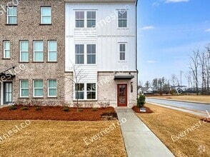 Building Photo - Spacious & Bright 3-Bedroom Townhome with ...