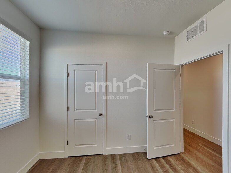 Building Photo - 677 Crimson Flare Ct