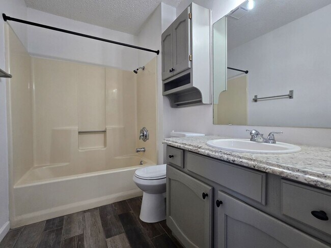 Building Photo - 2408 Windmill Dr