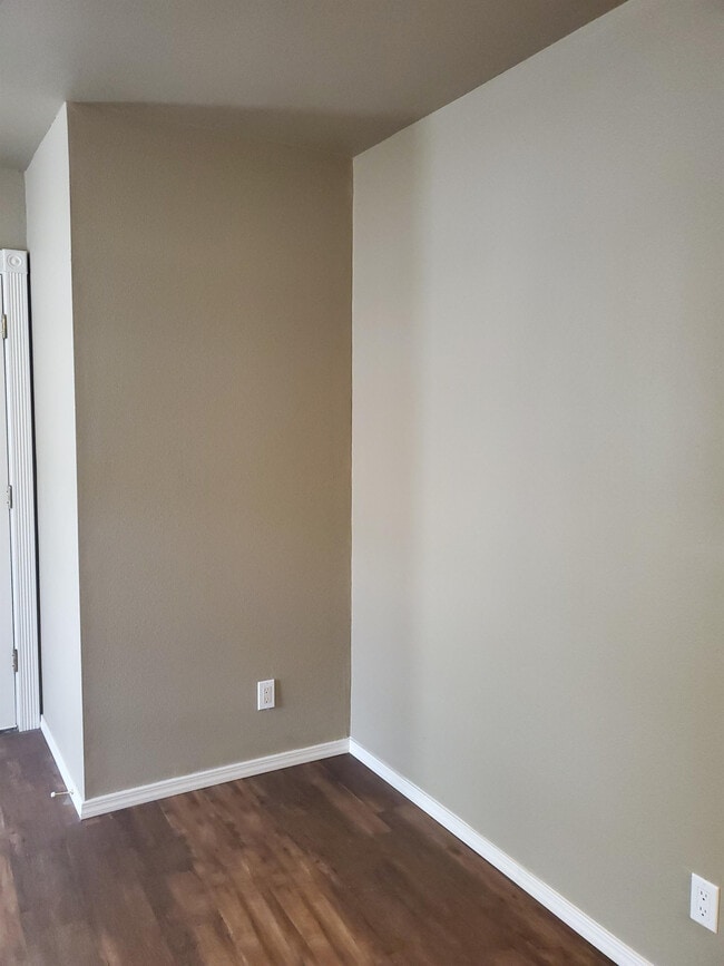 Building Photo - 3213 Center St NE