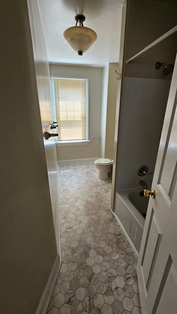 Building Photo - 3 Bedroom Duplex