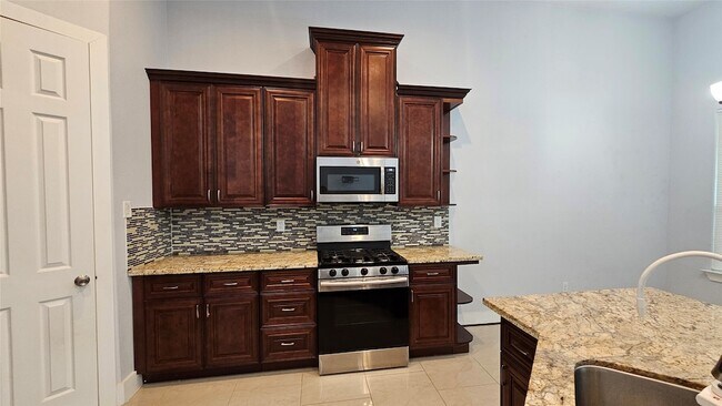 Building Photo - 3715 Aldridge Dr