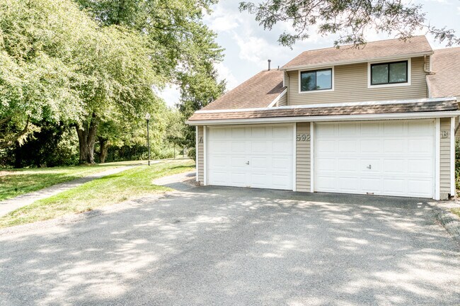 Building Photo - 592 Mountain Rd