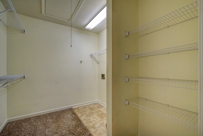Building Photo - Large 2 BR, 2 BA Dual Master Suite in Boiling Springs Convenient to Shopping, Dining, Easy Access...