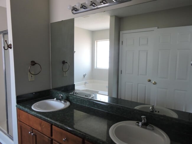 Building Photo - 4862 Leyland Ln