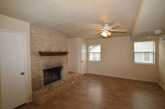 Building Photo - 9023 Sawtooth Ln