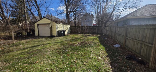 Building Photo - 1235 Bellows St