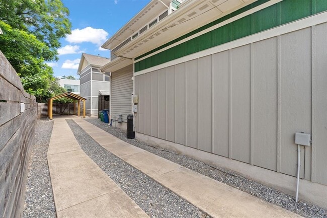 Building Photo - 720 Pedernales St