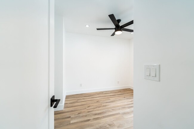 Building Photo - 7020 Schroll St