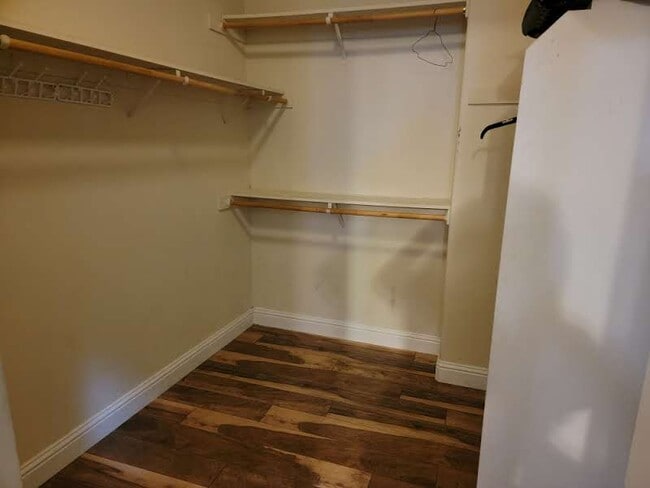 Building Photo - 469 Hawk Dr