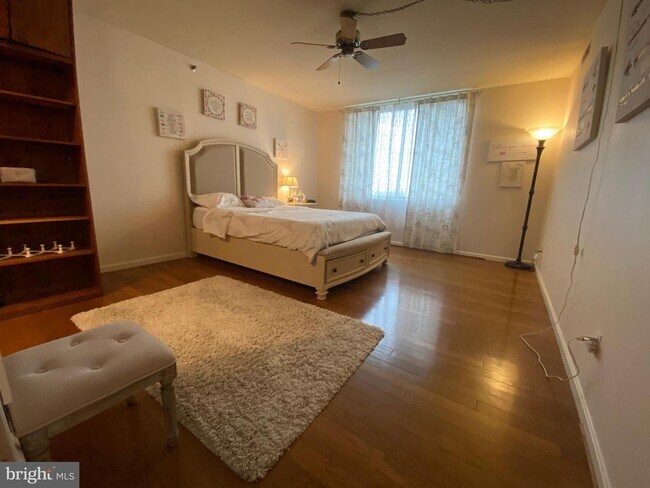 Building Photo - 3713 S George Mason Dr