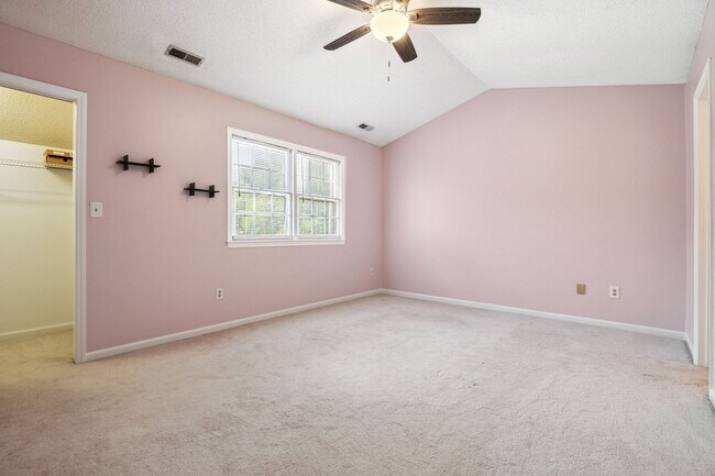 Building Photo - 128 Shady Spring Pl