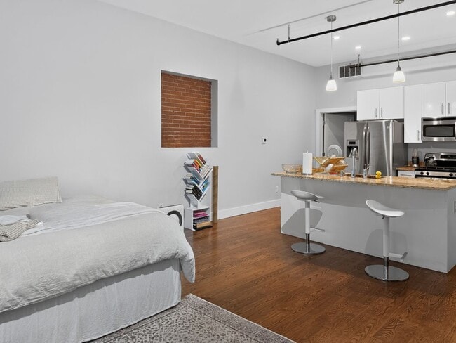 Interior Photo - 140 Orange Street