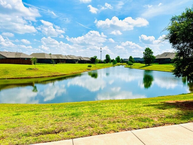 Building Photo - Beautiful 3BD 2BA Located in Edmond's Valencia NW 187th Addition!!