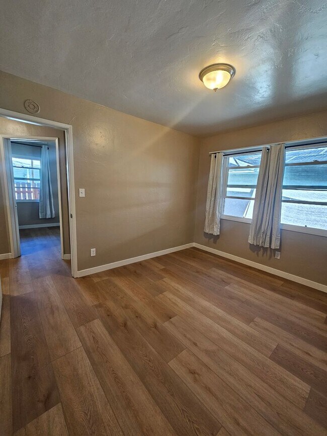 Building Photo - 7186 Central Ave