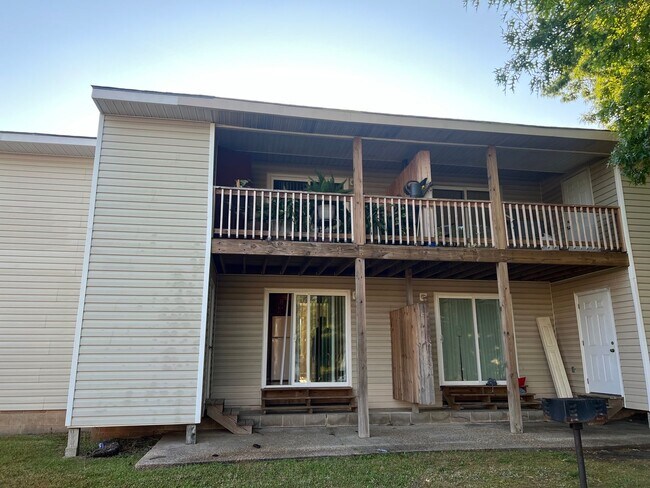 Building Photo - 205 Glenwood Ln