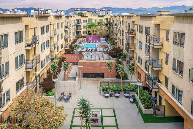 Primary Photo - 5600 Wilshire