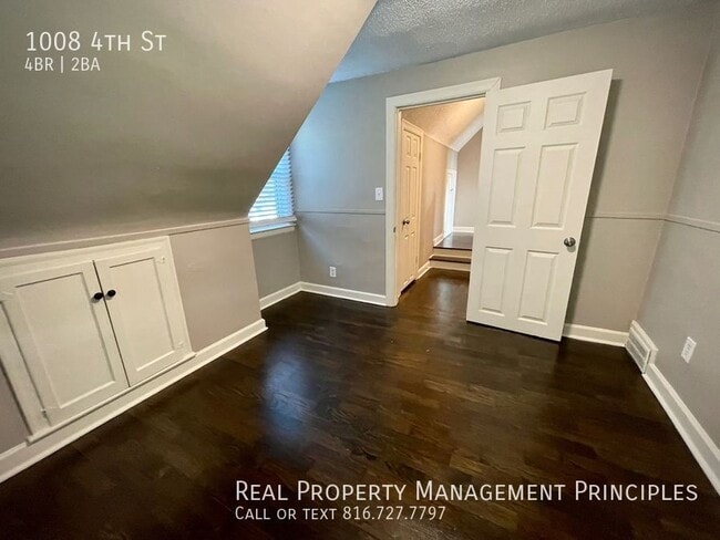 Building Photo - 1008 S 4 St