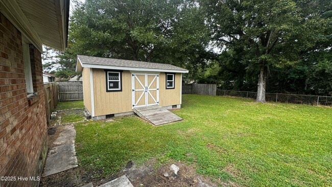 Building Photo - 112 Shamrock Dr