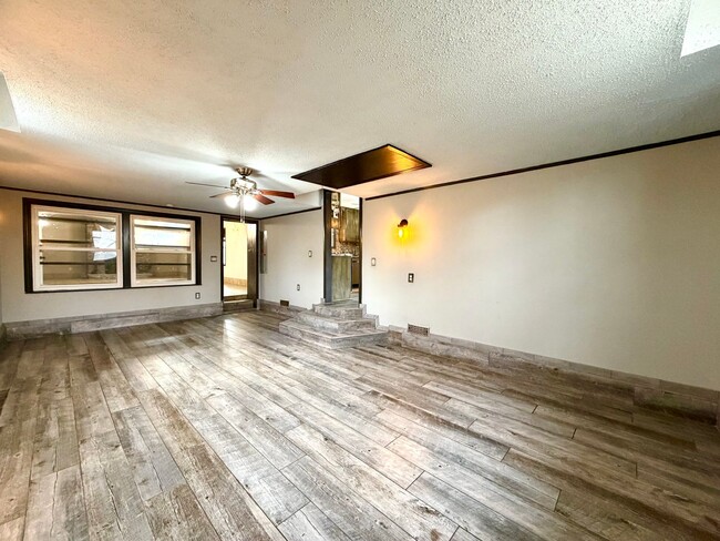 Building Photo - 2811 Thrush Dr