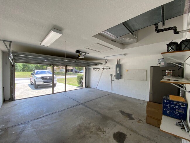 Building Photo - Desirable SW Rainbow Park Neighborhood 3/2...