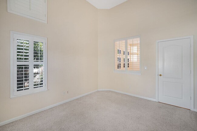 Building Photo - Highly Desirable Executive Home: 4 Bedroom...