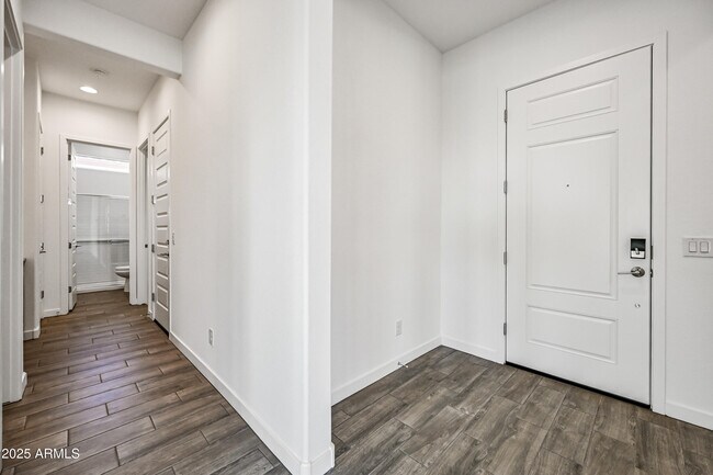 Building Photo - 14913 W Cottontail Ln