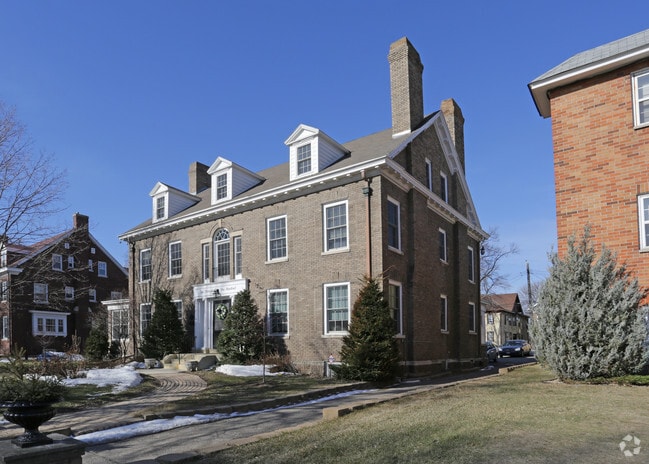 Building Photo - Bell House