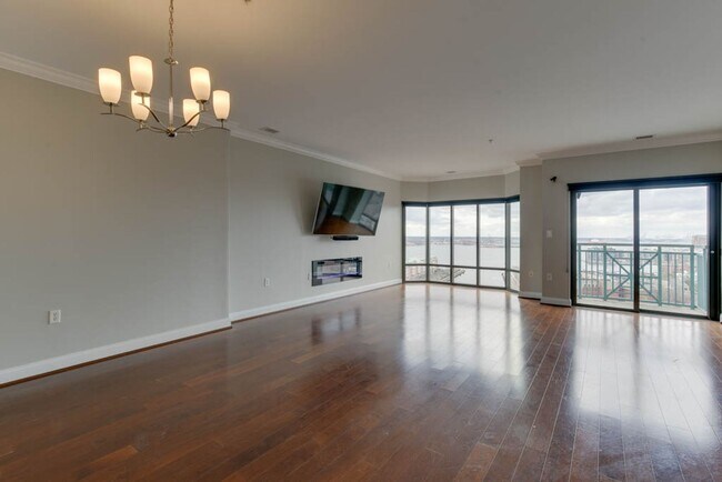 Building Photo - Spectacular Penthouse Condo in Downtown No...