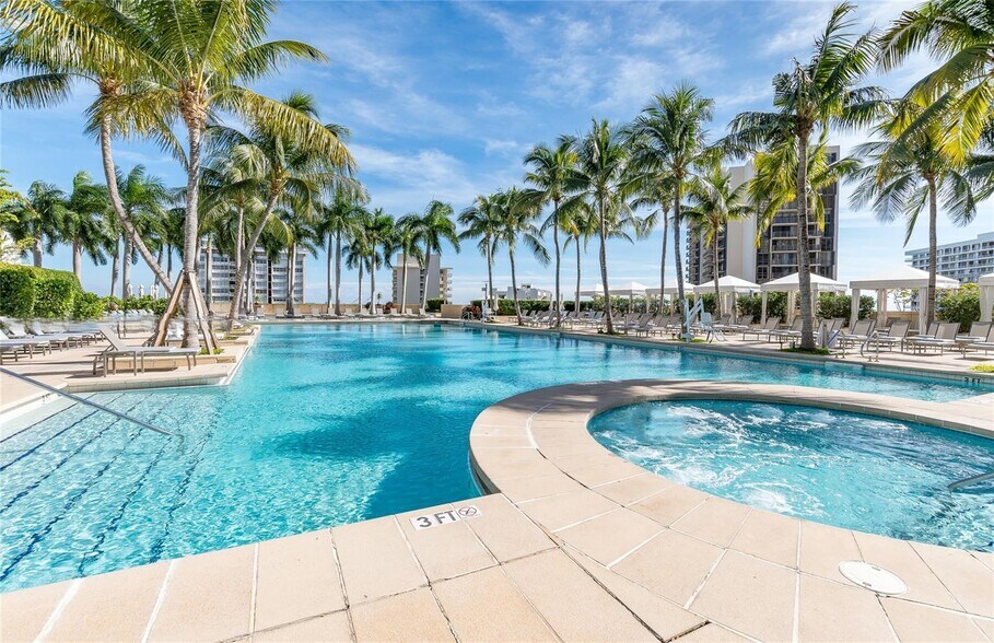 Building Photo - 1425 Brickell Ave