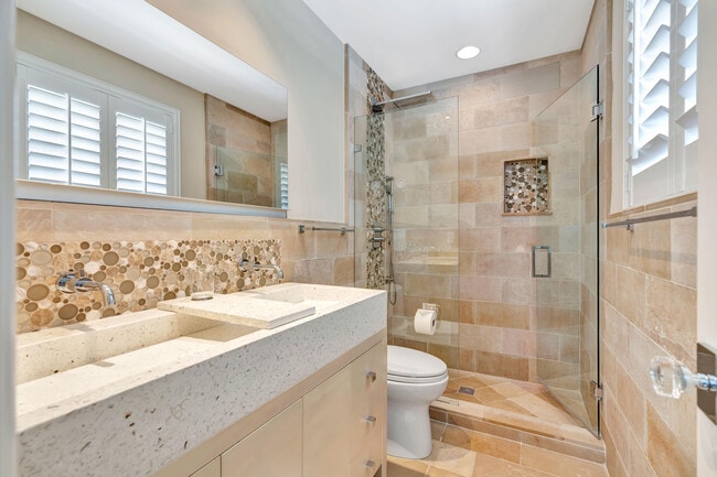 Building Photo - 136 Worth Ct S