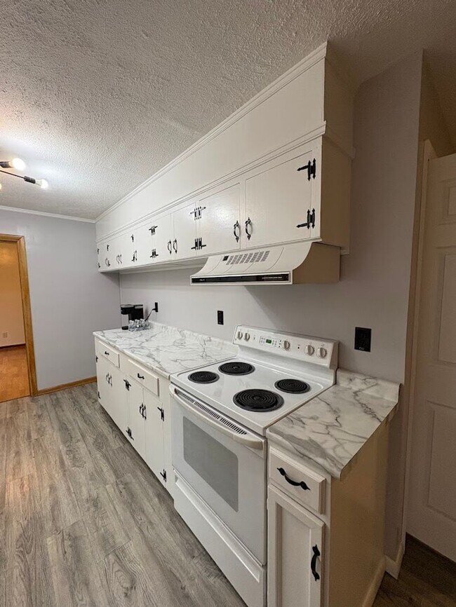 Building Photo - Two bedroom home for rent - Country living...