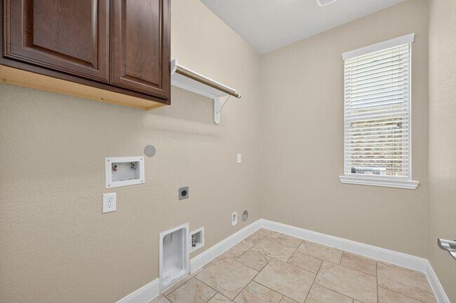 Building Photo - 3679 Cottage Pines Ln