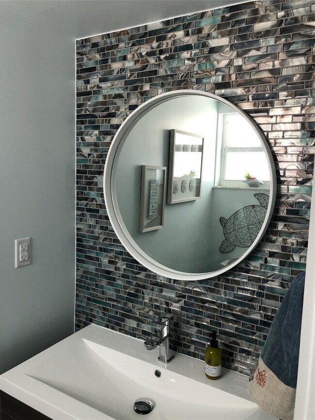 Building Photo - 333 NE 21st Ave