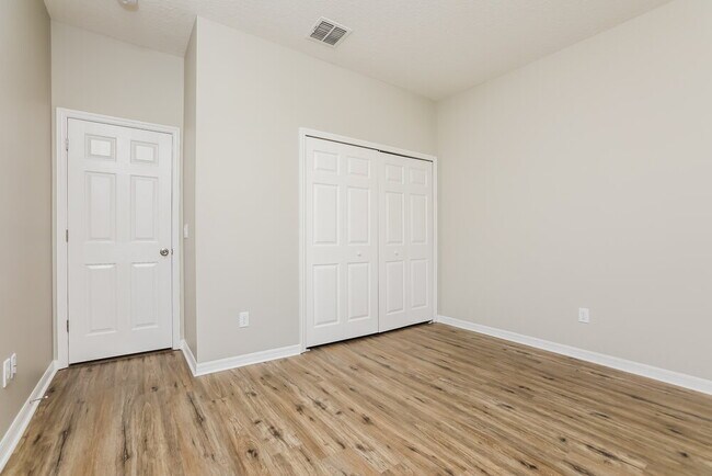 Building Photo - 1857 College Park Dr