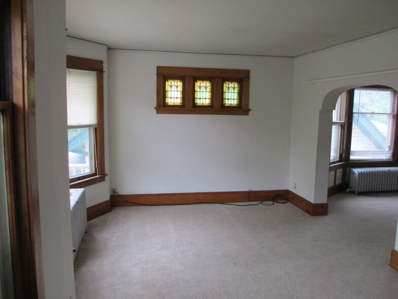 Living Room - 2417 E Stratford Ct
