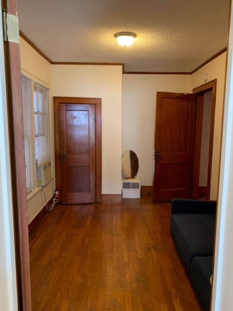 Building Photo - Wolford Units