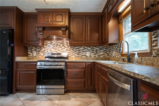 Building Photo - 1500 Crooked Creek Rd